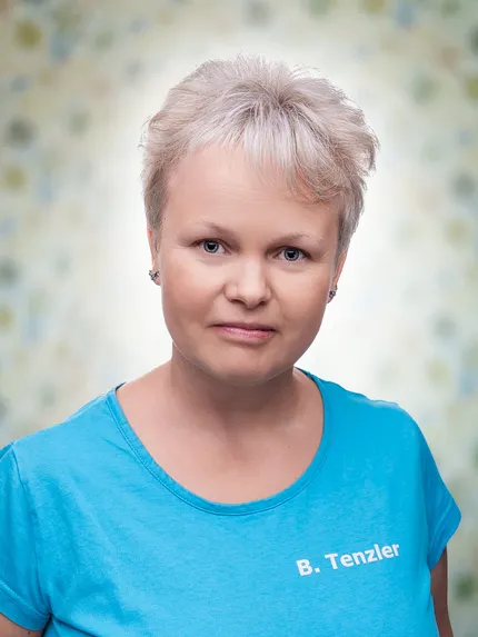Porträt von Bettina Tenzler, Ergotherapeutin und Praxisinhaberin